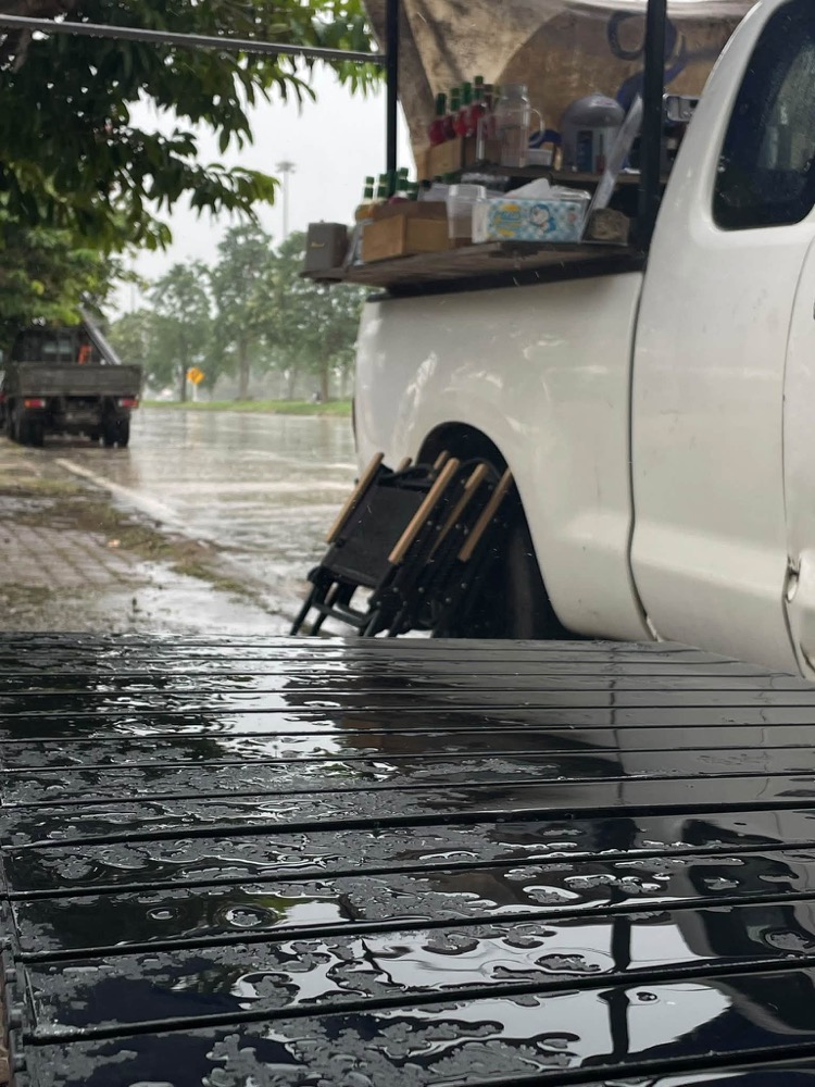 ฝนตกก็ยังเปิด รอลูกค้าทุกวัน